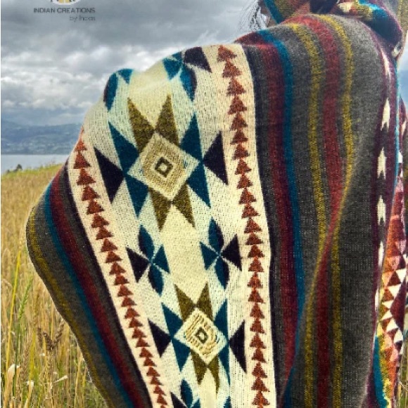 Handmade Alpaca Poncho - Picture 4 of 5